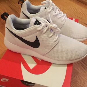 NWT Nike Roshe One